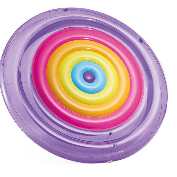 Kleurrijke opblaasbare zwemband met regenboogringen