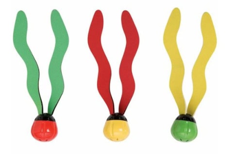 Drie gekleurde duikstaarten voor zwembadspellen.