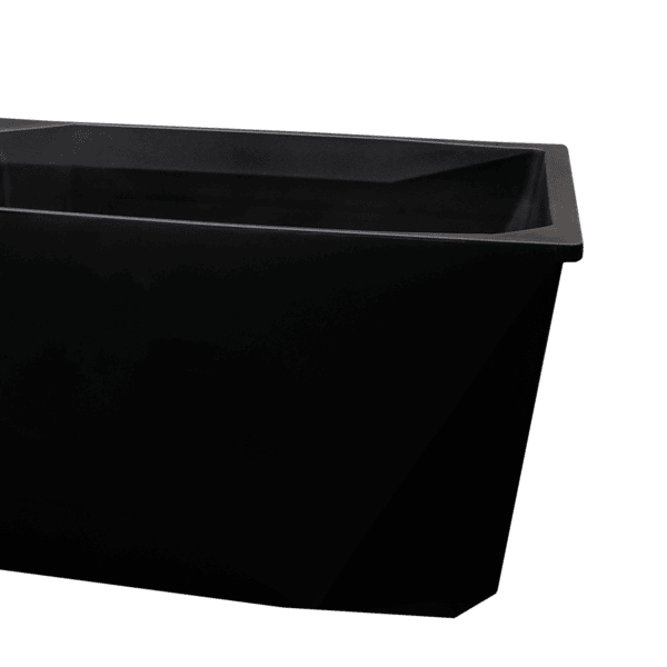 Zwarte moderne wastafel met rechthoekig design.