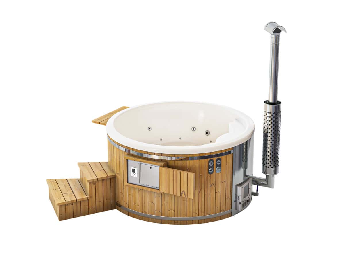 Houten hot tub met trapje en kachelpijp