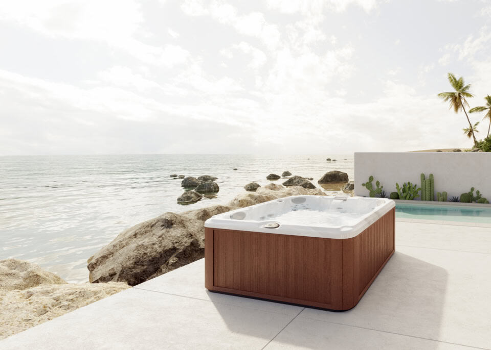 jacuzzi spa j 235 platinum roastedchestnut lifestyle 2 2000x1429 2a11eb9f e33e 428c 95cd eb49ce64025e