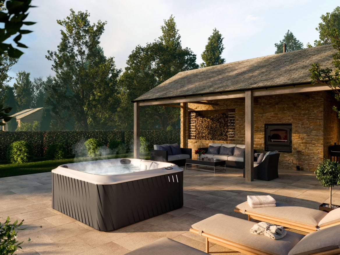 Tuinterras met jacuzzi en zithoek buiten