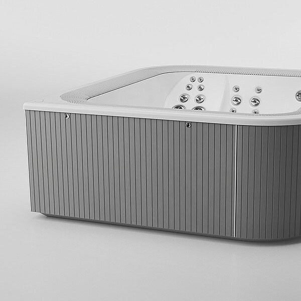 Moderne grijze whirlpool met meerdere jets