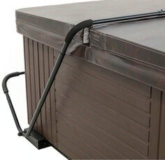 Hot tub met deksel en handgreep mechanisme